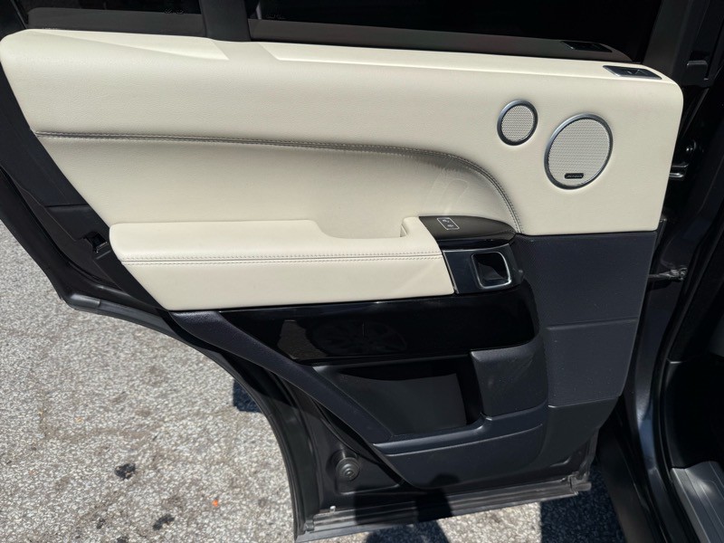 2016 Land Rover Range Rover Image 21