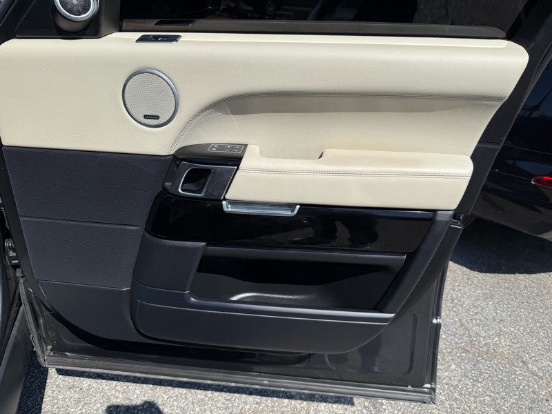 2016 Land Rover Range Rover Image 26