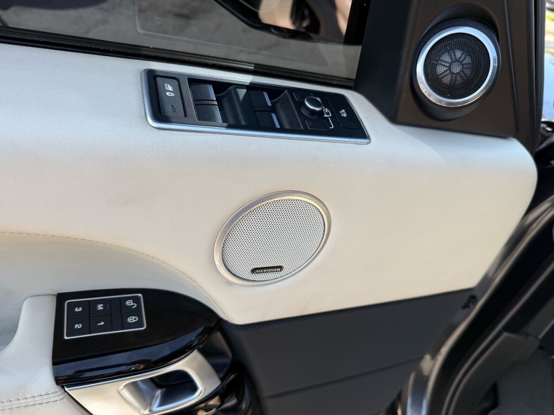 2016 Land Rover Range Rover Image 34