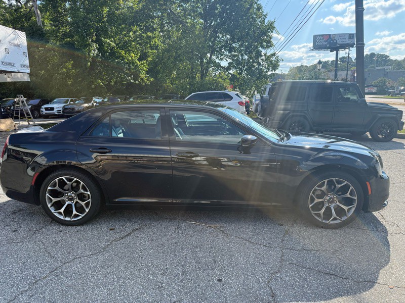 2016 Chrysler 300 Image 4
