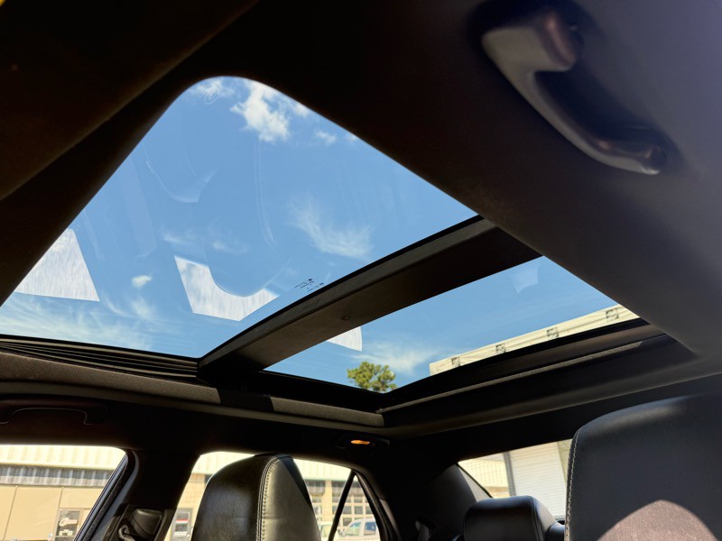 2016 Chrysler 300 Image 8