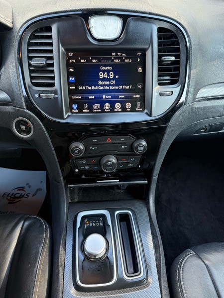 2016 Chrysler 300 Image 12