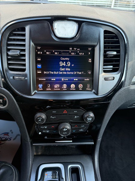 2016 Chrysler 300 Image 14