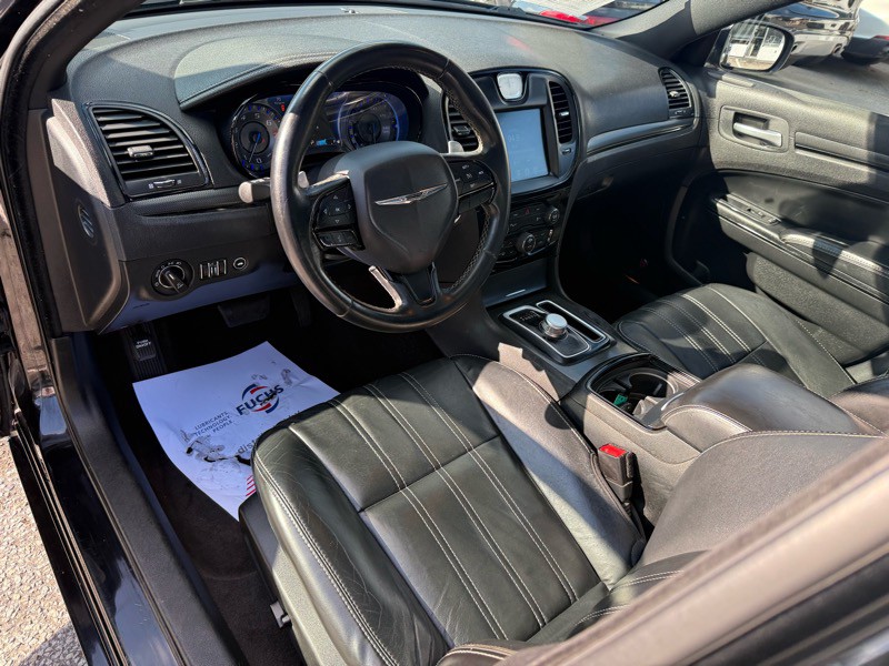 2016 Chrysler 300 Image 17