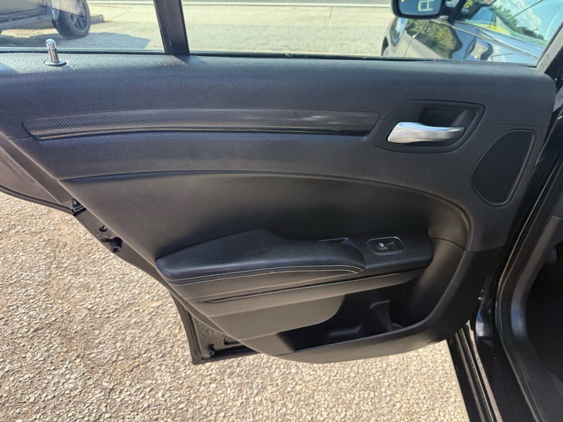 2016 Chrysler 300 Image 19