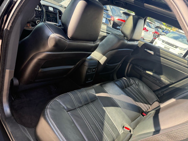 2016 Chrysler 300 Image 20