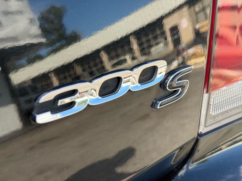 2016 Chrysler 300 Image 29
