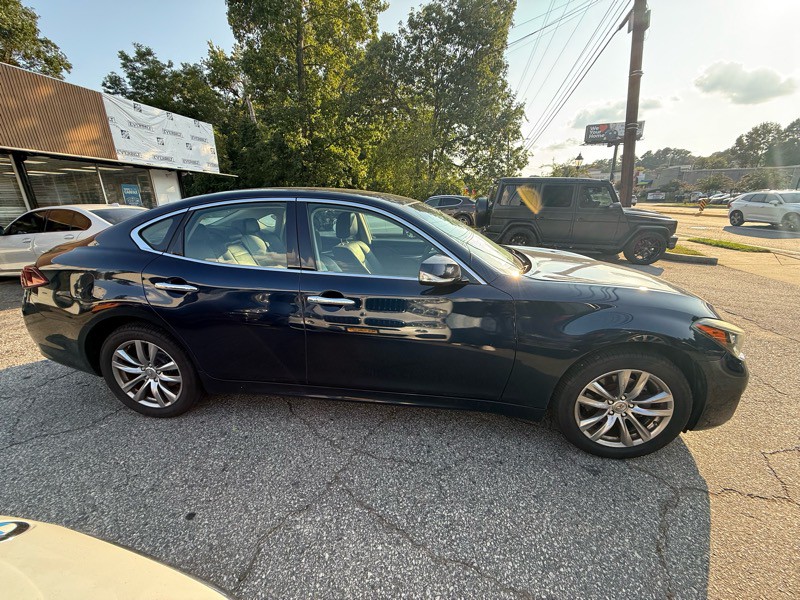 2015 INFINITI Q70 Image 5