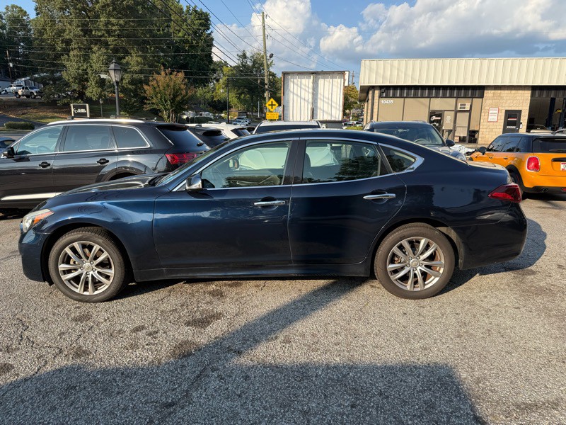 2015 INFINITI Q70 Image 9