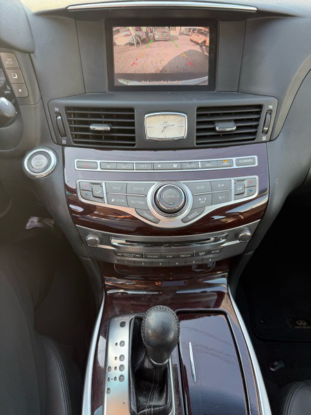 2015 INFINITI Q70 Image 14