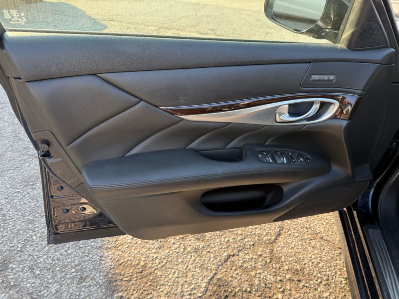 2015 INFINITI Q70 Image 15