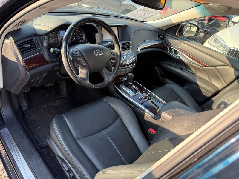 2015 INFINITI Q70 Image 16