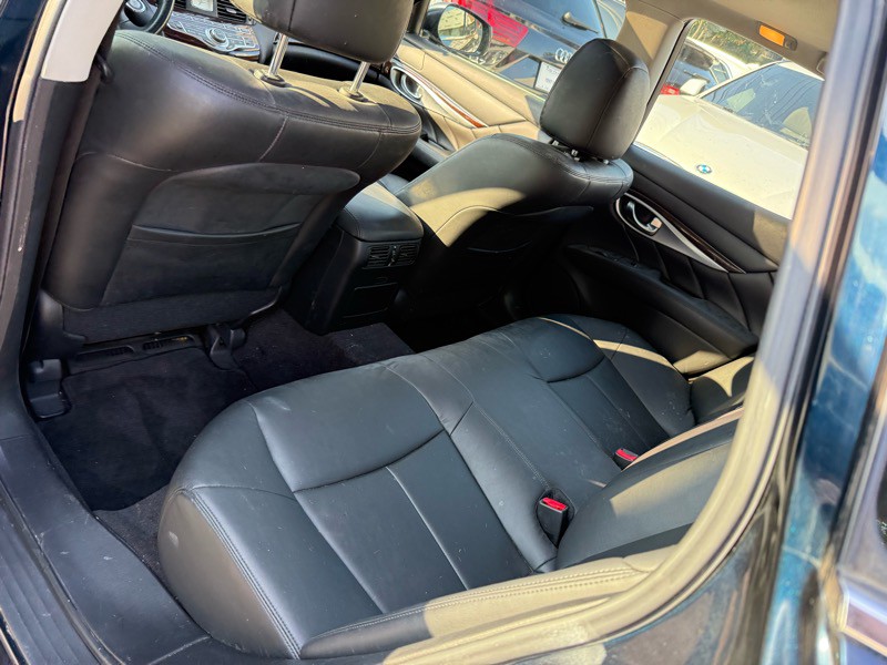 2015 INFINITI Q70 Image 19