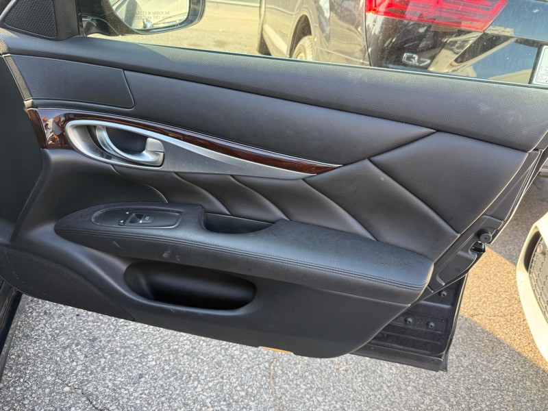 2015 INFINITI Q70 Image 21
