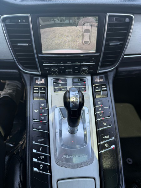 2010 Porsche Panamera Image 11