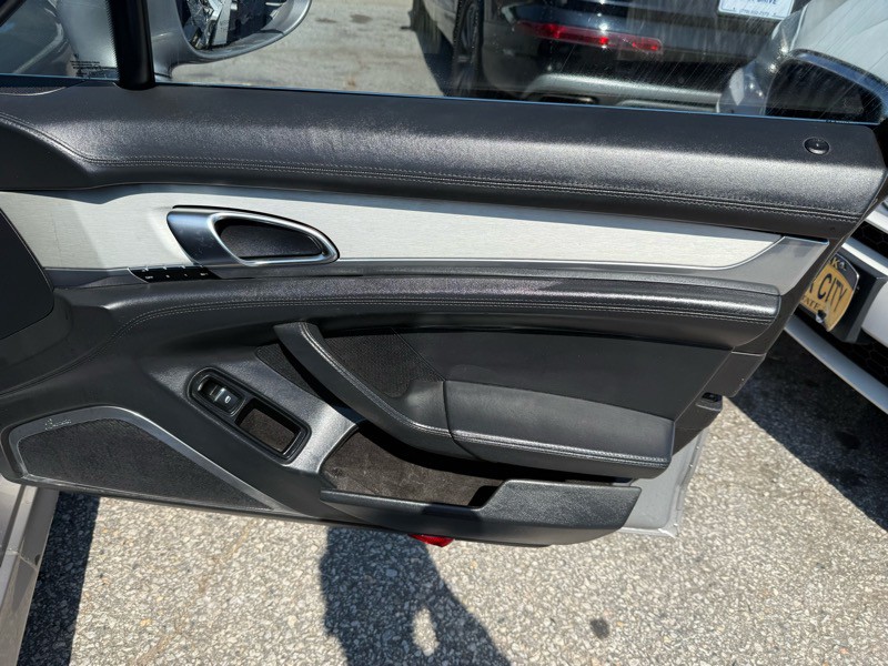 2010 Porsche Panamera Image 21