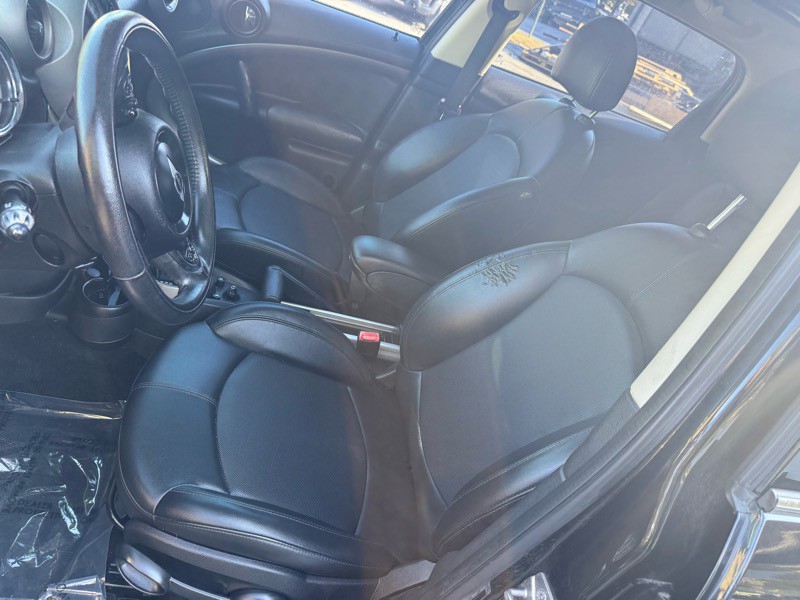 2012 MINI Countryman Image 12
