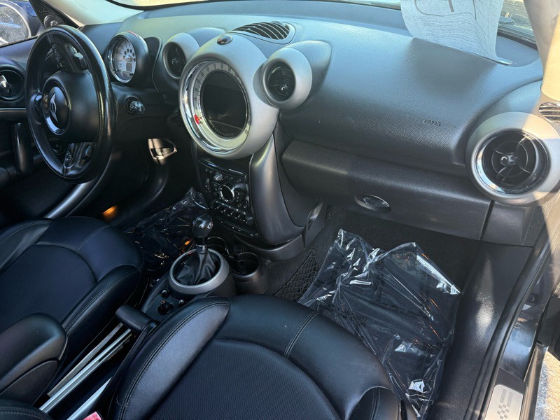 2012 MINI Countryman Image 17