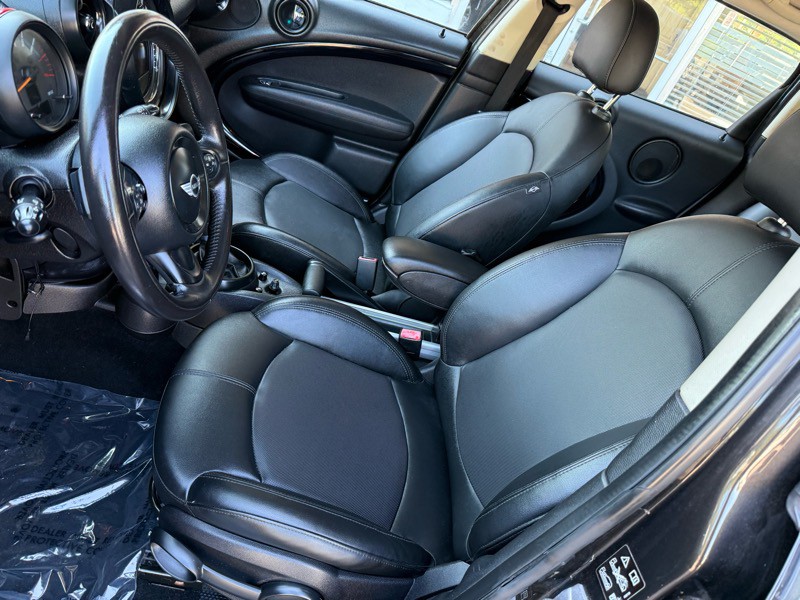 2015 MINI Countryman Image 16