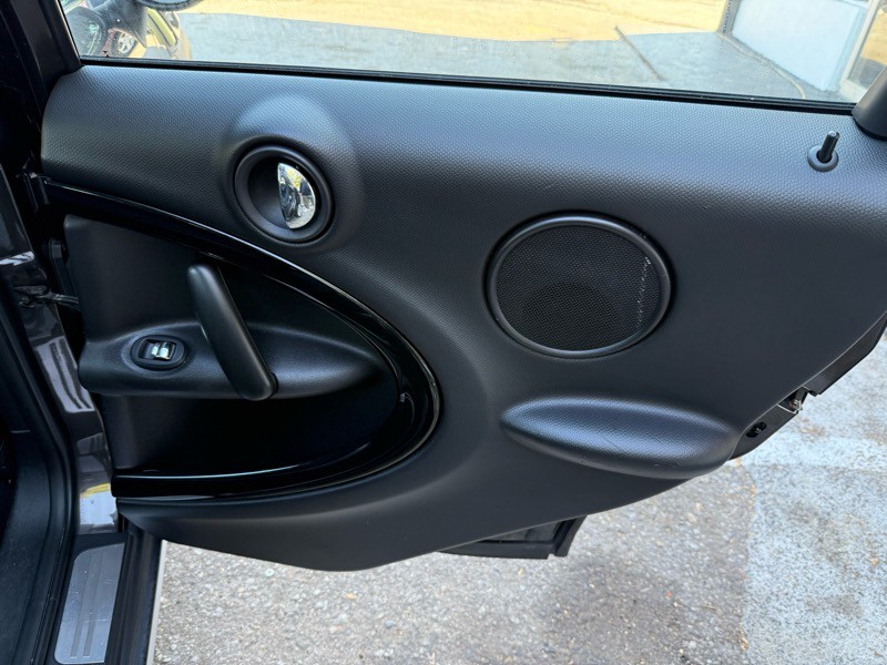 2015 MINI Countryman Image 24