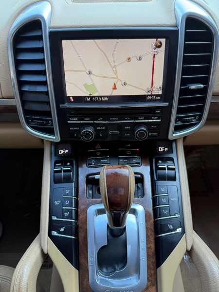 2011 Porsche Cayenne Image 11