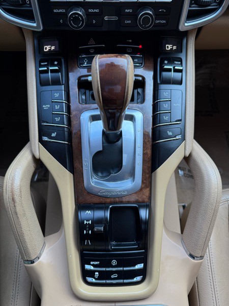 2011 Porsche Cayenne Image 12