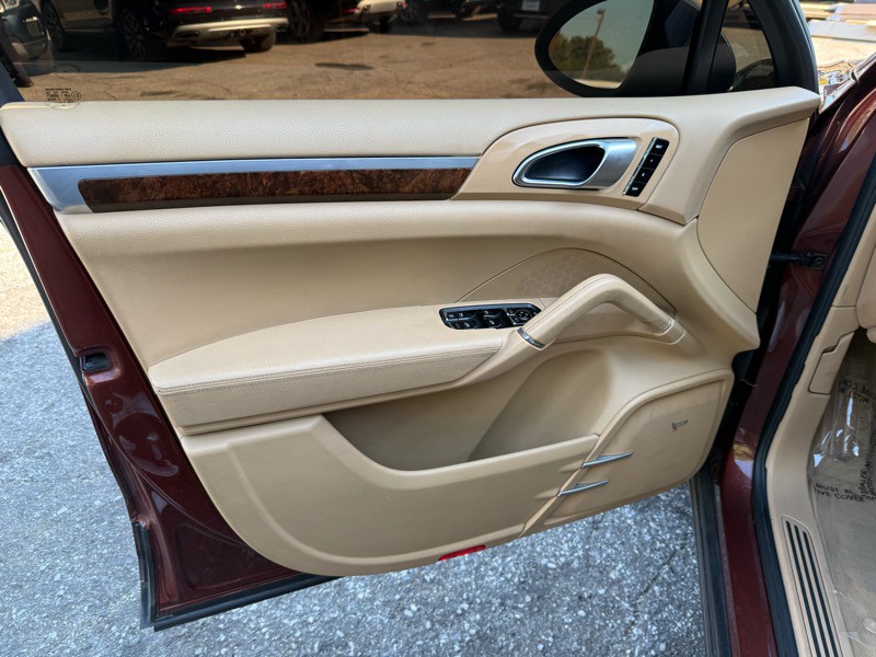 2011 Porsche Cayenne Image 15