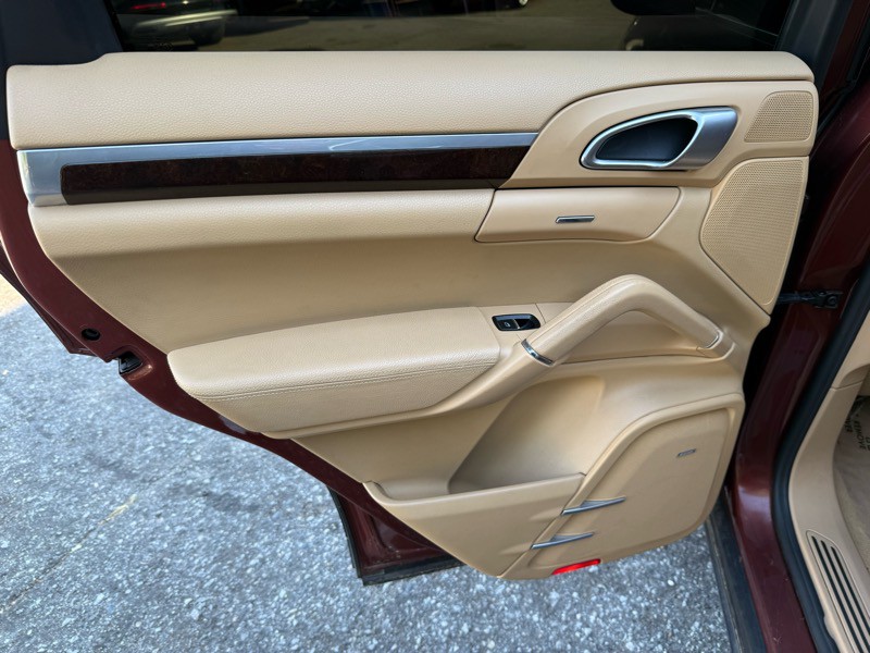 2011 Porsche Cayenne Image 18