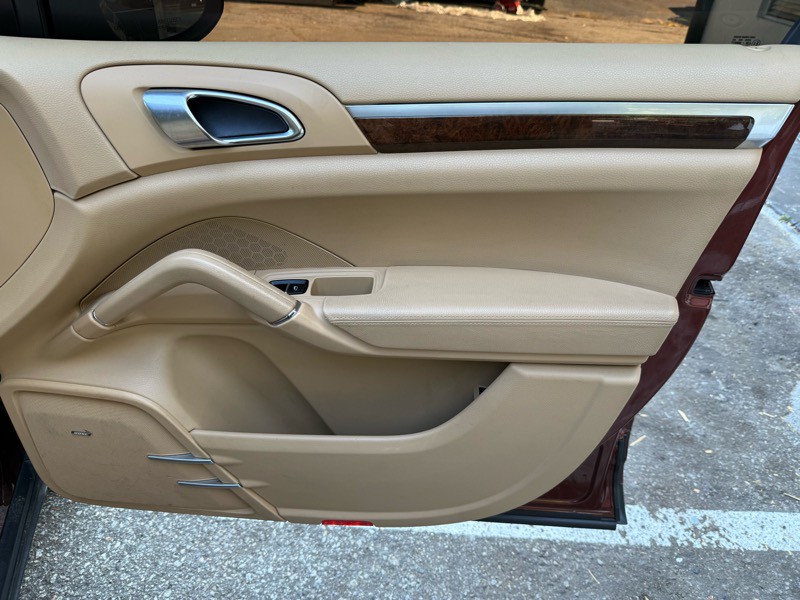 2011 Porsche Cayenne Image 22