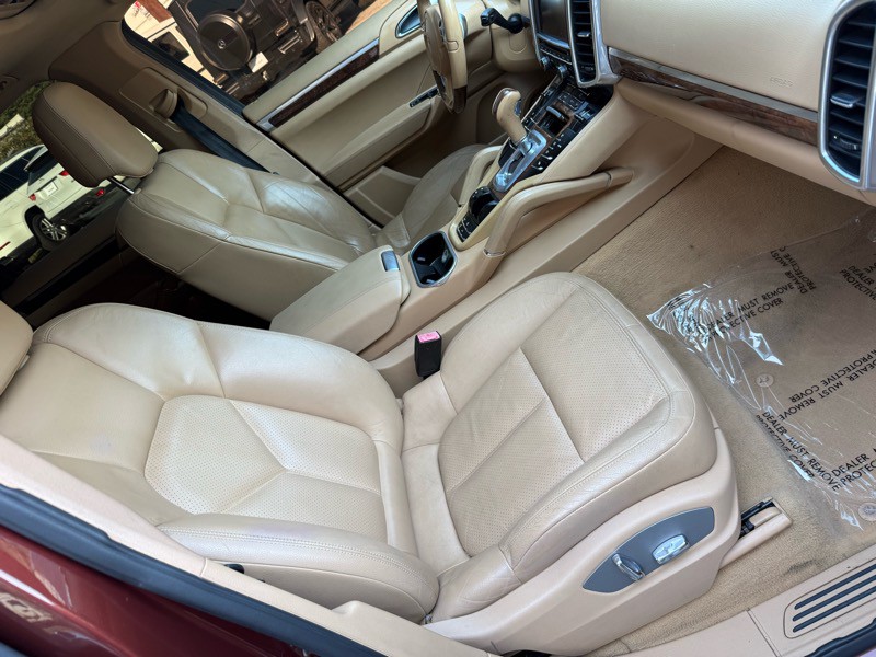 2011 Porsche Cayenne Image 24