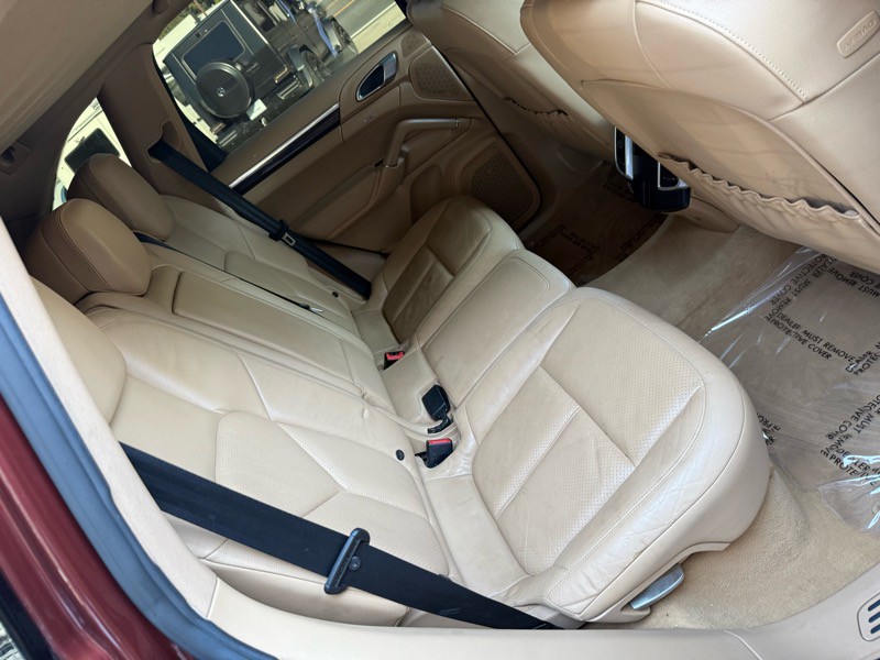2011 Porsche Cayenne Image 26