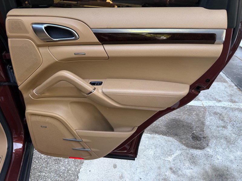 2011 Porsche Cayenne Image 27