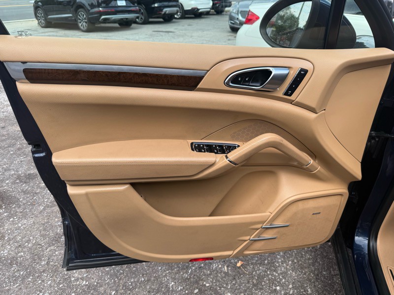 2014 Porsche Cayenne Image 16