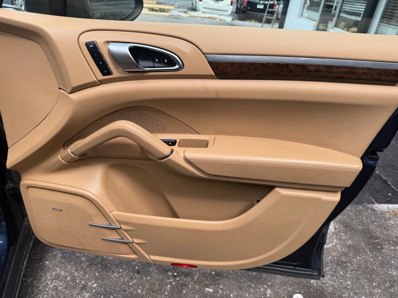 2014 Porsche Cayenne Image 23