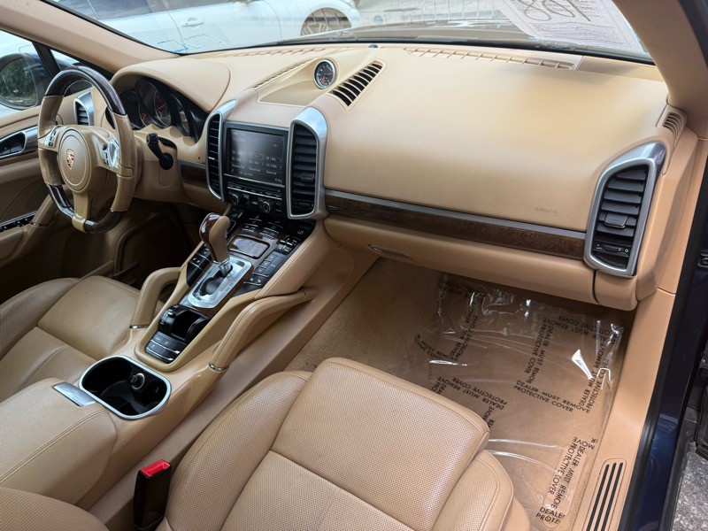 2014 Porsche Cayenne Image 24