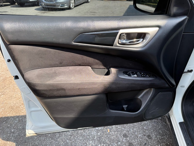 2013 Nissan Pathfinder Image 15