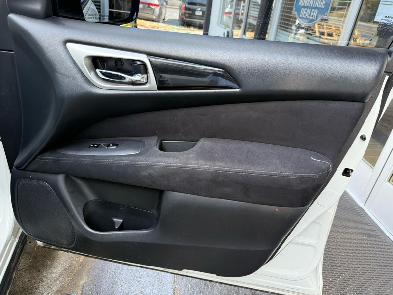 2013 Nissan Pathfinder Image 23