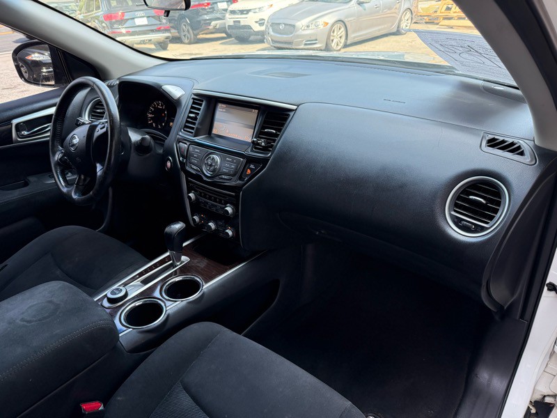 2013 Nissan Pathfinder Image 24