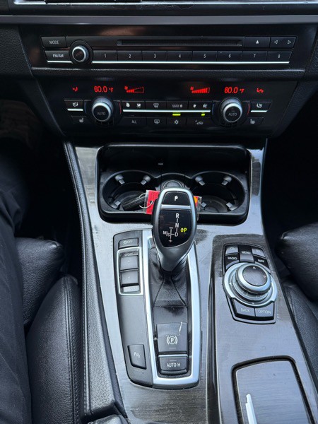 2011 BMW 5 Series Image 11