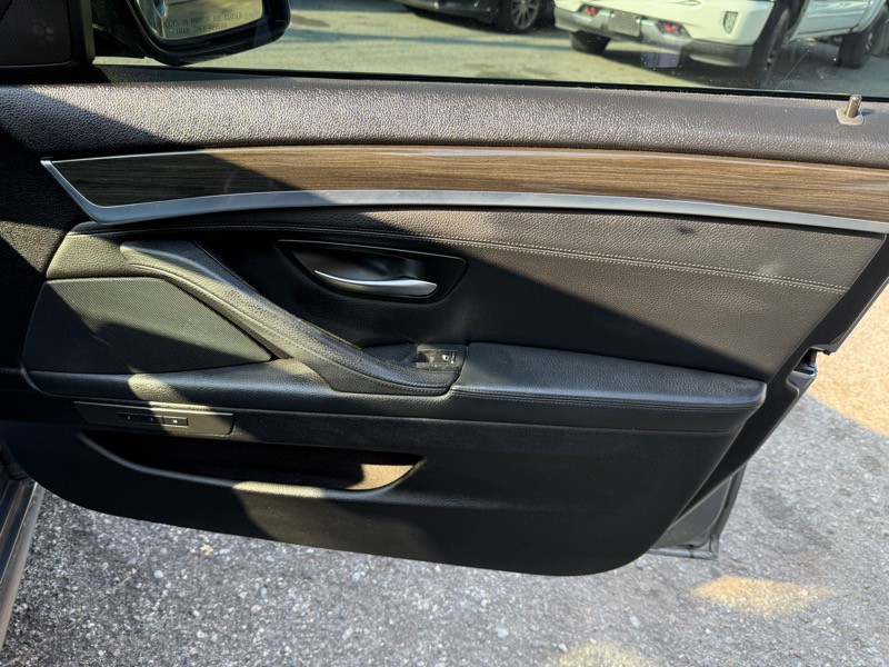 2011 BMW 5 Series Image 19