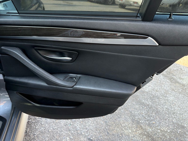 2011 BMW 5 Series Image 22