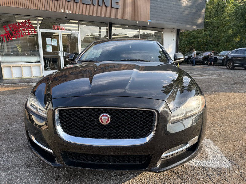 2016 Jaguar XJ Image 2