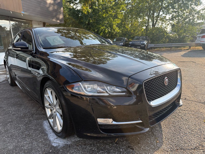 2016 Jaguar XJ Image 3