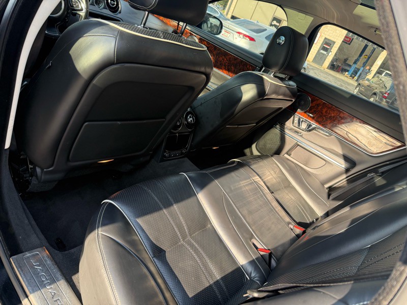 2016 Jaguar XJ Image 13
