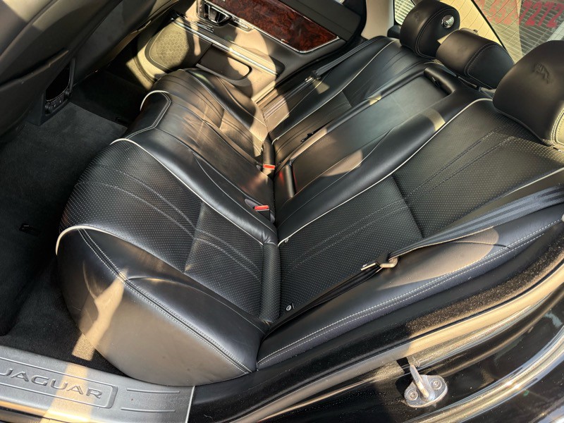 2016 Jaguar XJ Image 14