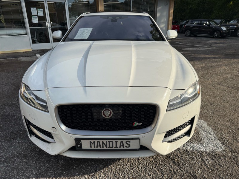 2017 Jaguar XF Image 2