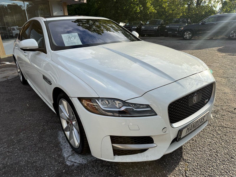 2017 Jaguar XF Image 3