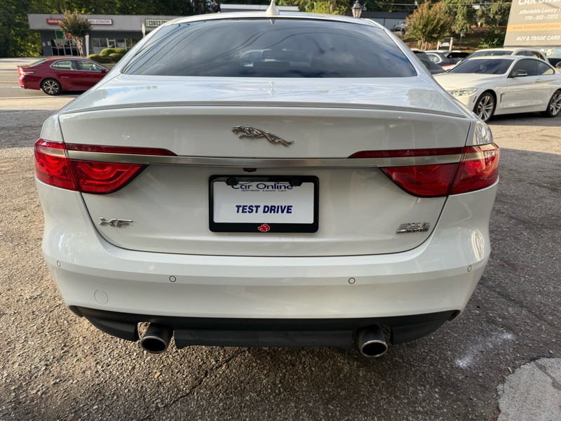 2017 Jaguar XF Image 7