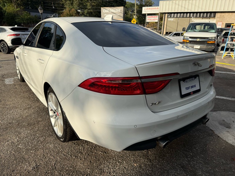 2017 Jaguar XF Image 10