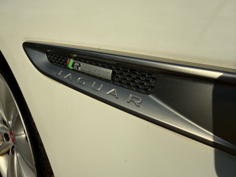 2017 Jaguar XF Image 12